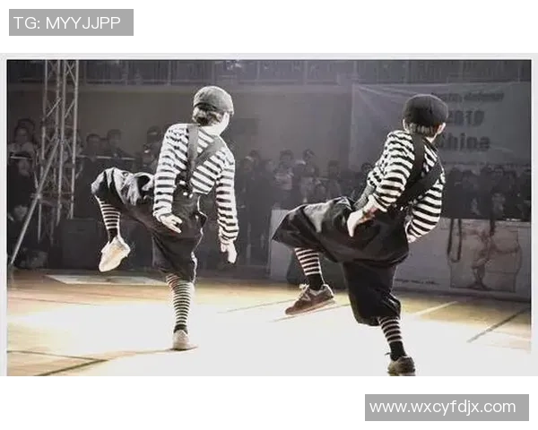 南京街舞队的默契配合揭秘街头舞蹈的魅力与激情