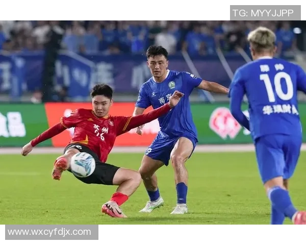 南京足球队的节奏解析:从战术布局到球员配合的深度剖析 南京足球队的节奏解析:从战术布局到球员配合的深度剖析